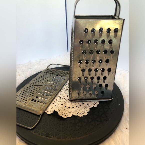 Set of Vintage Graters Box Grater and Flat Grater - Picture 4 of 16